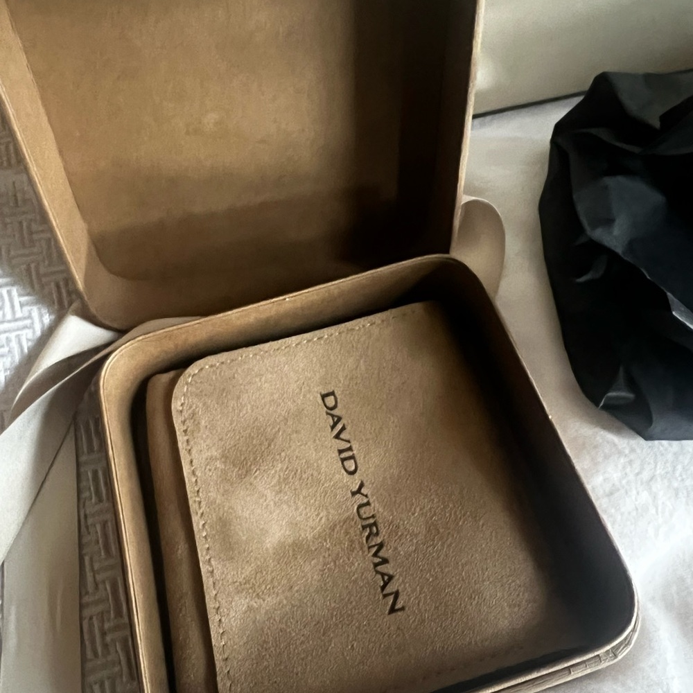 David Yurman Brown Box with Cream Ribbon - Picture 2 of 4